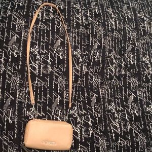 This is a guess purse it has never been worn